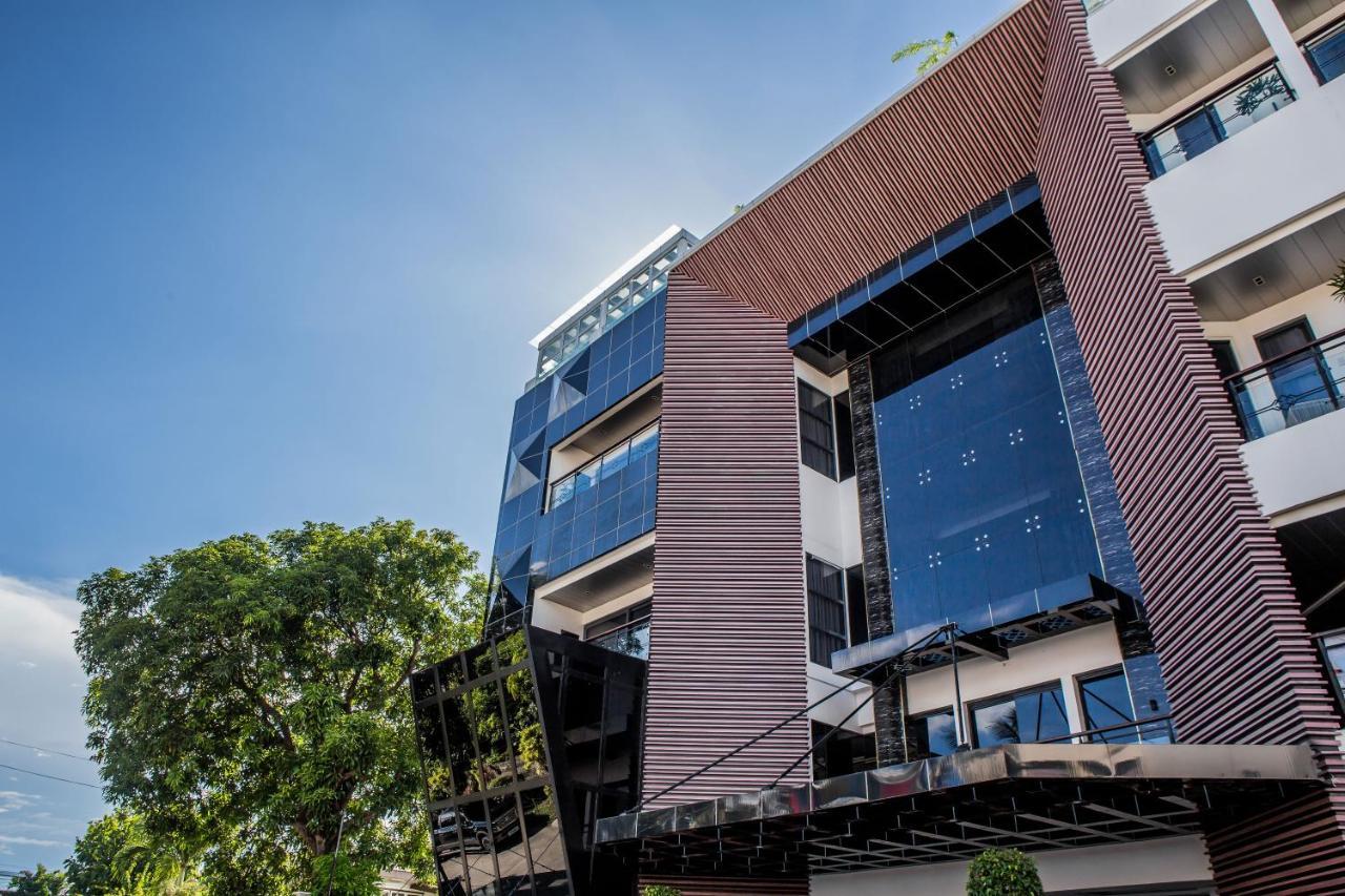 Stonehill Suites Bacolod Ngoại thất bức ảnh