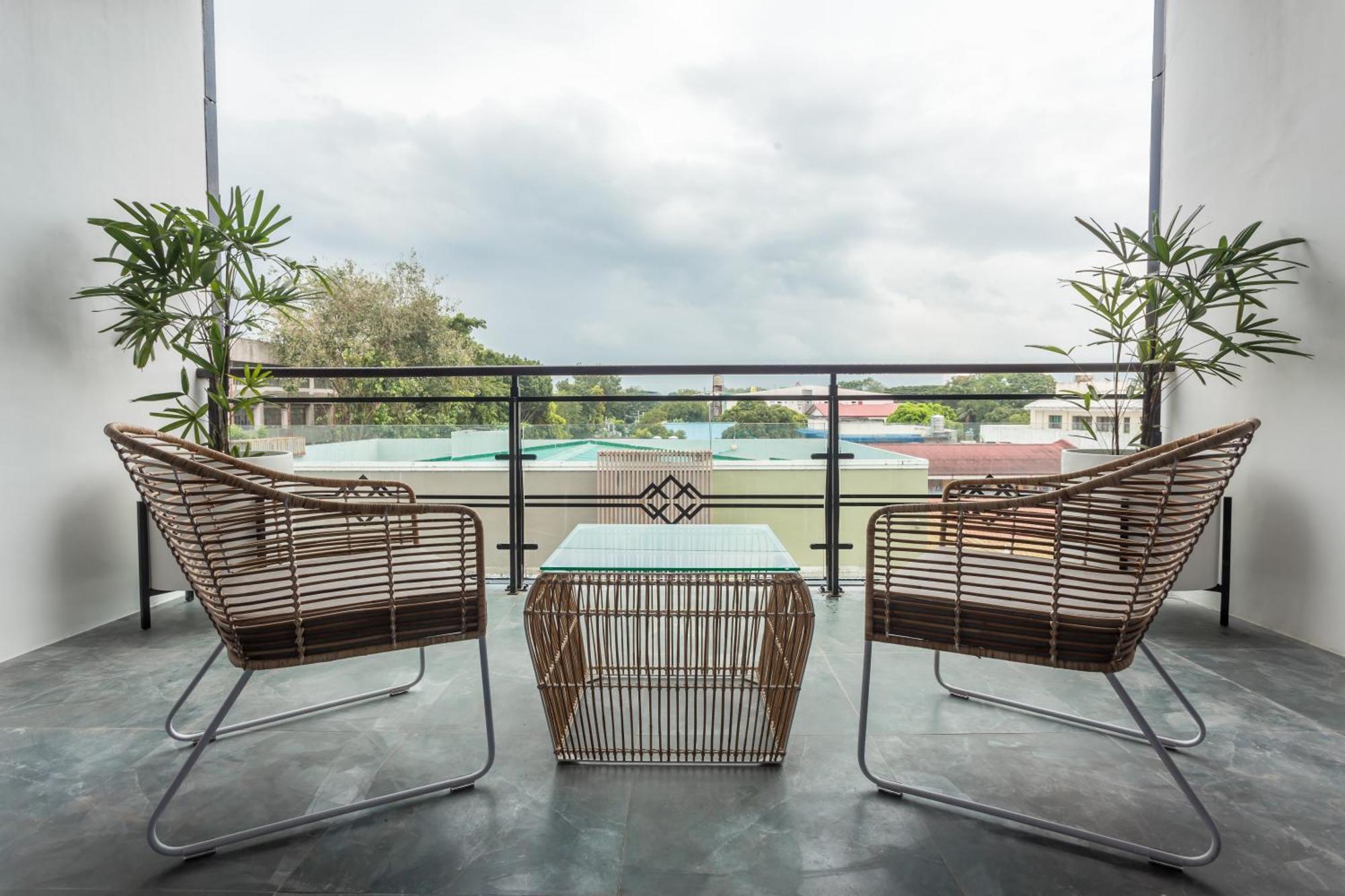 Stonehill Suites Bacolod Ngoại thất bức ảnh